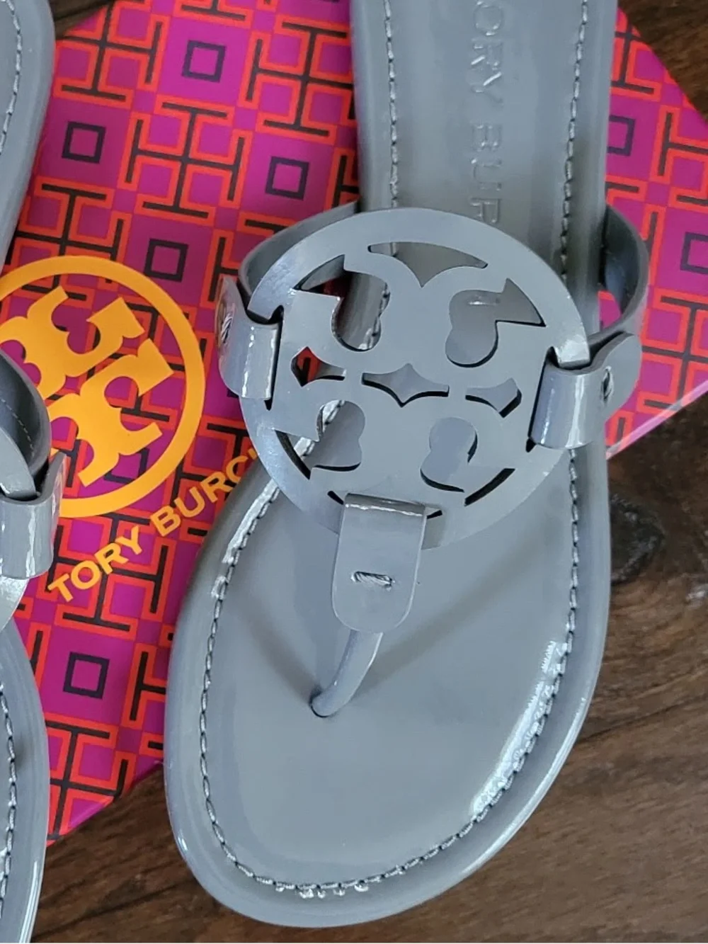 Tory Burch Miller Patent Leather Sandal-Grey-7.5-Brand new - Picture 10 of 11